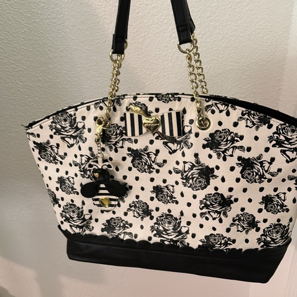 Betsey Johnson Handbags - Betsey Johnson bag 💕 early 2000’s
